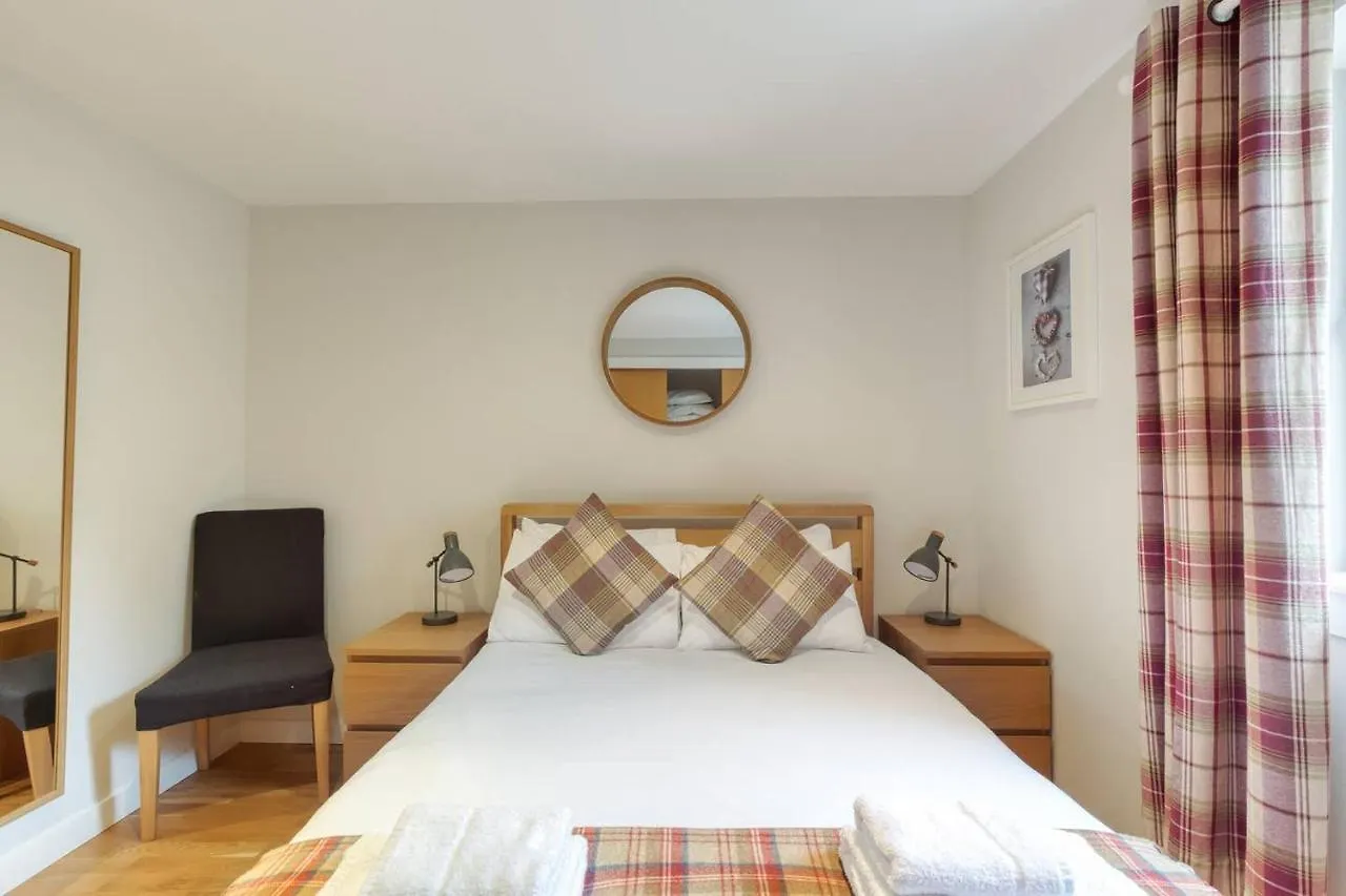 *Amazing Location!*In Heart Of The City. 2Br & Cot Edinburgh